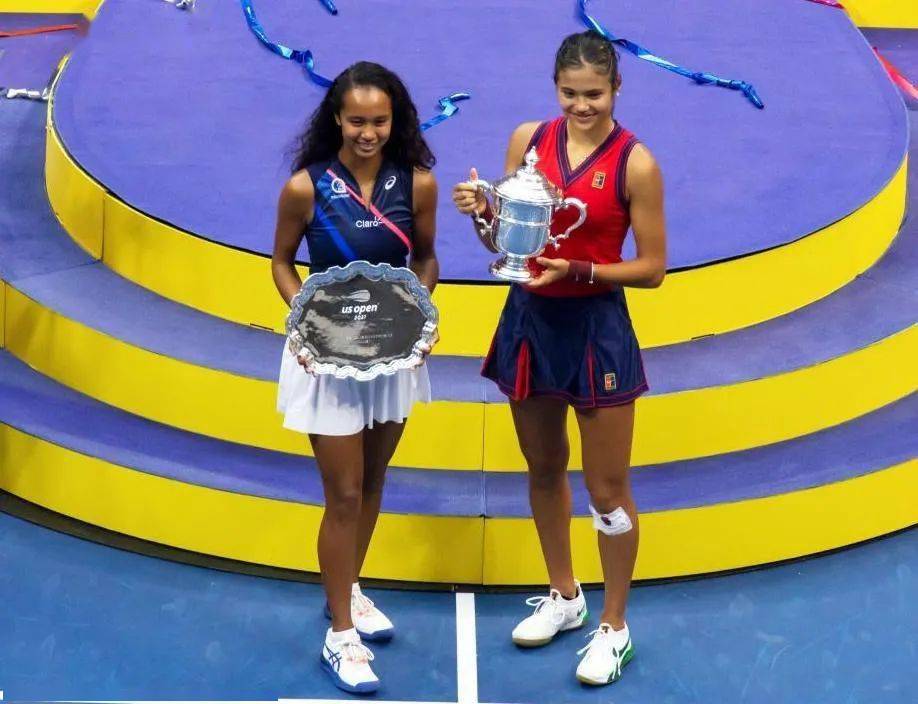 并且其年轻 并且其年轻